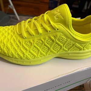 APL Techloom Phantom:  Lightweight and Eye-Catching